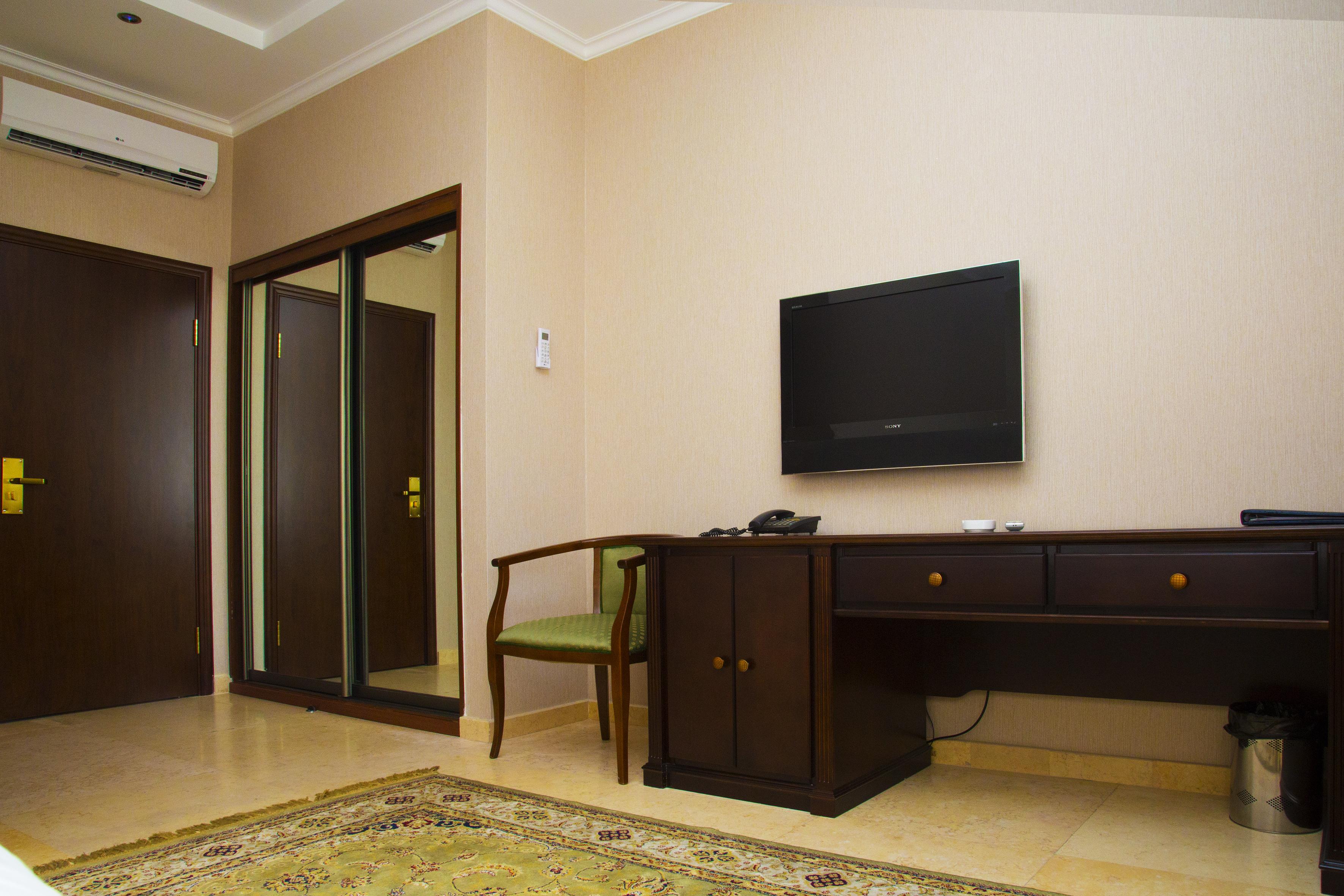 Royal Petrol Hotel Almaty Exterior foto